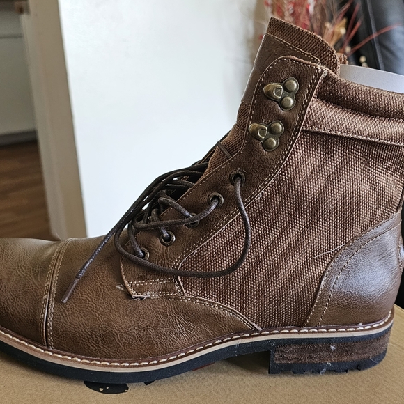 J75 Boots for men's New in Box - Picture 3 of 7
